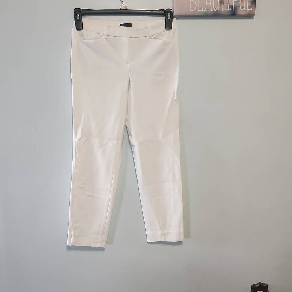 White House Black Market WHBM size 0 White Slim Fit Ankle Dress Pants